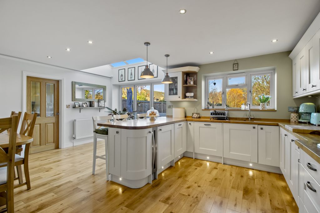 Property photo 3 of 38 Gallery