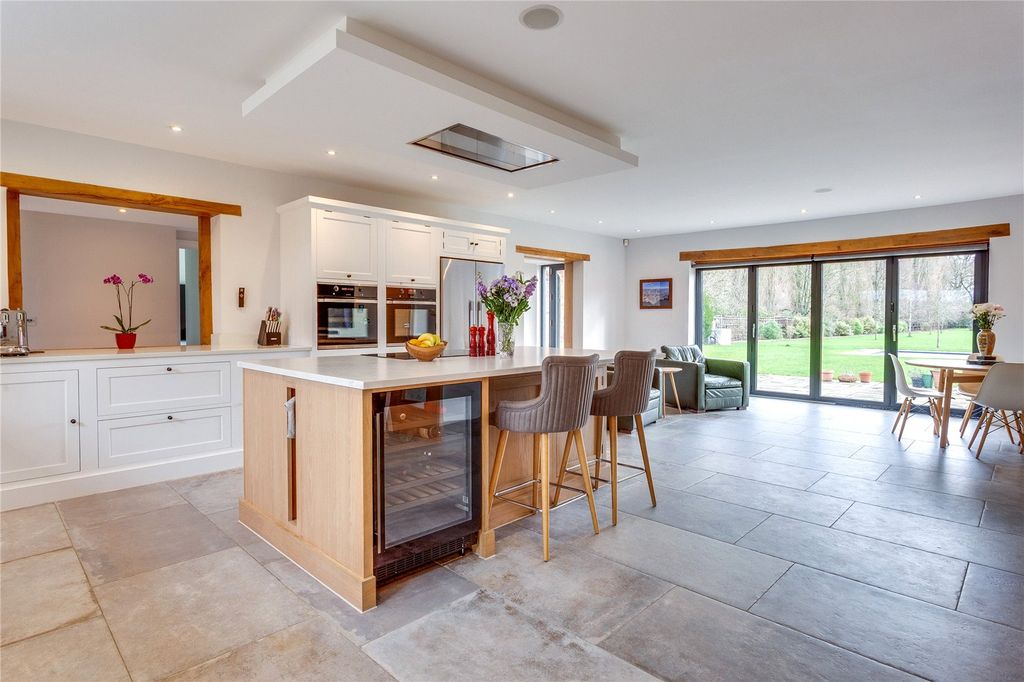 Property photo 2 of 23 Picture No. 25