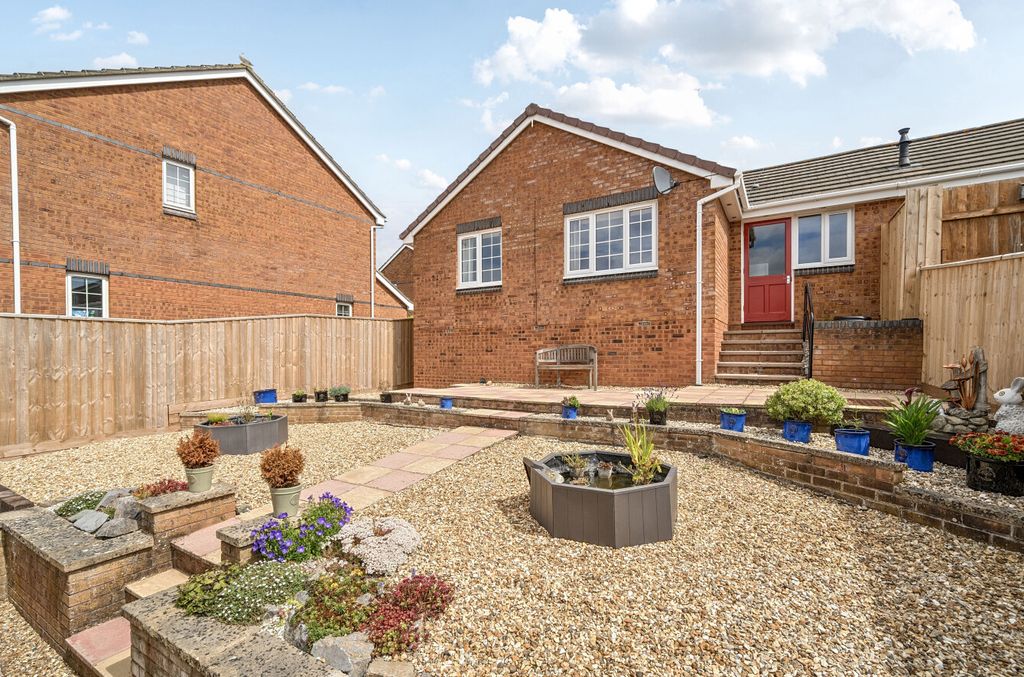 Property photo 2 of 13 Garden