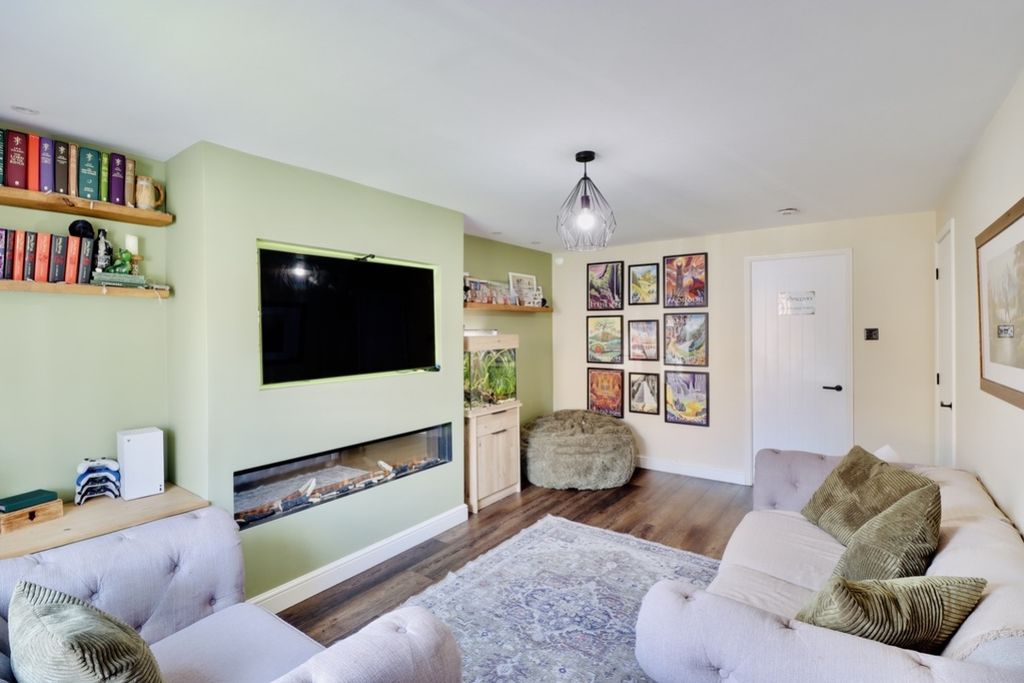 Property photo 3 of 16 6E3Be07E-61F6-4749-8B02-7525334803A7_1_105_c