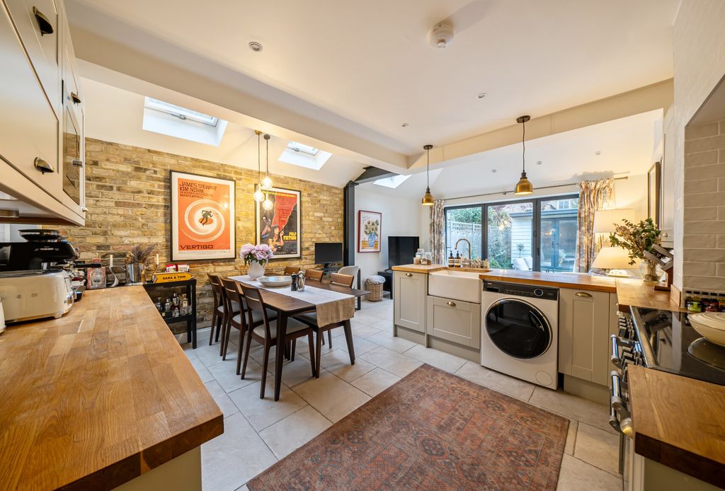 Property photo 2 of 12 1396721-15-695Fd0...