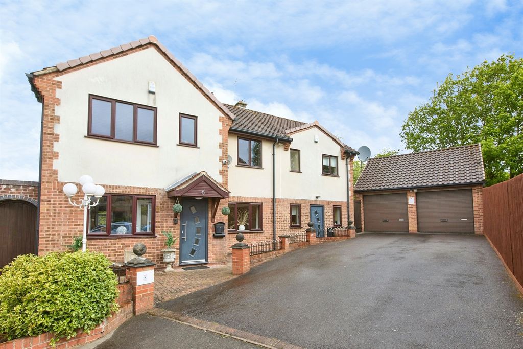 Property photo 1 of 34