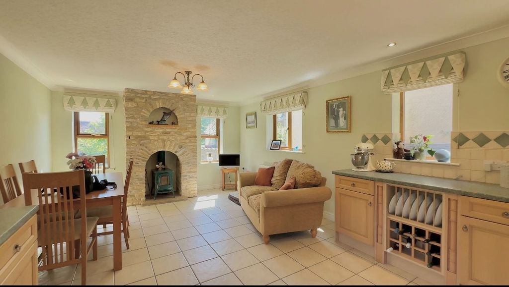 Property photo 2 of 18