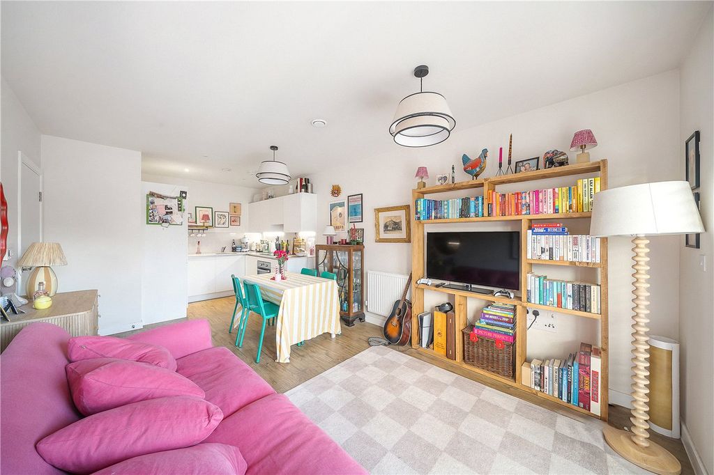 Property photo 3 of 10 Reception