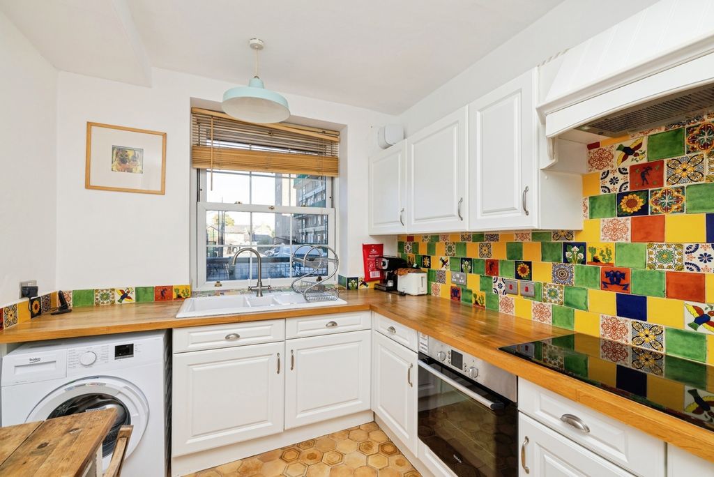 Property photo 2 of 16 Pbox-Img.Jpg