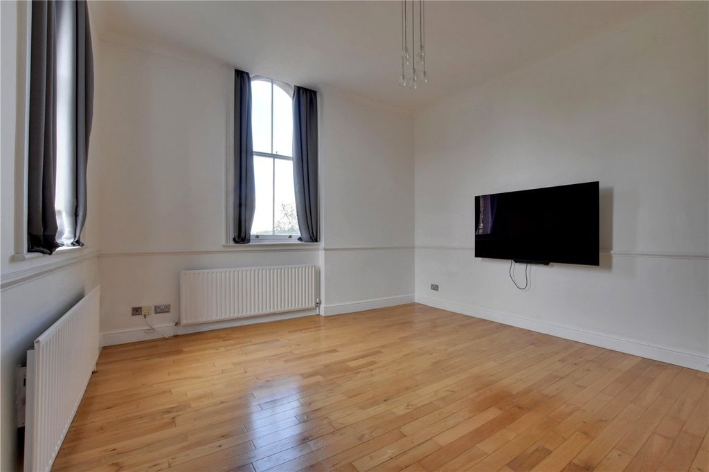 Property photo 2 of 20 Picture No. 32