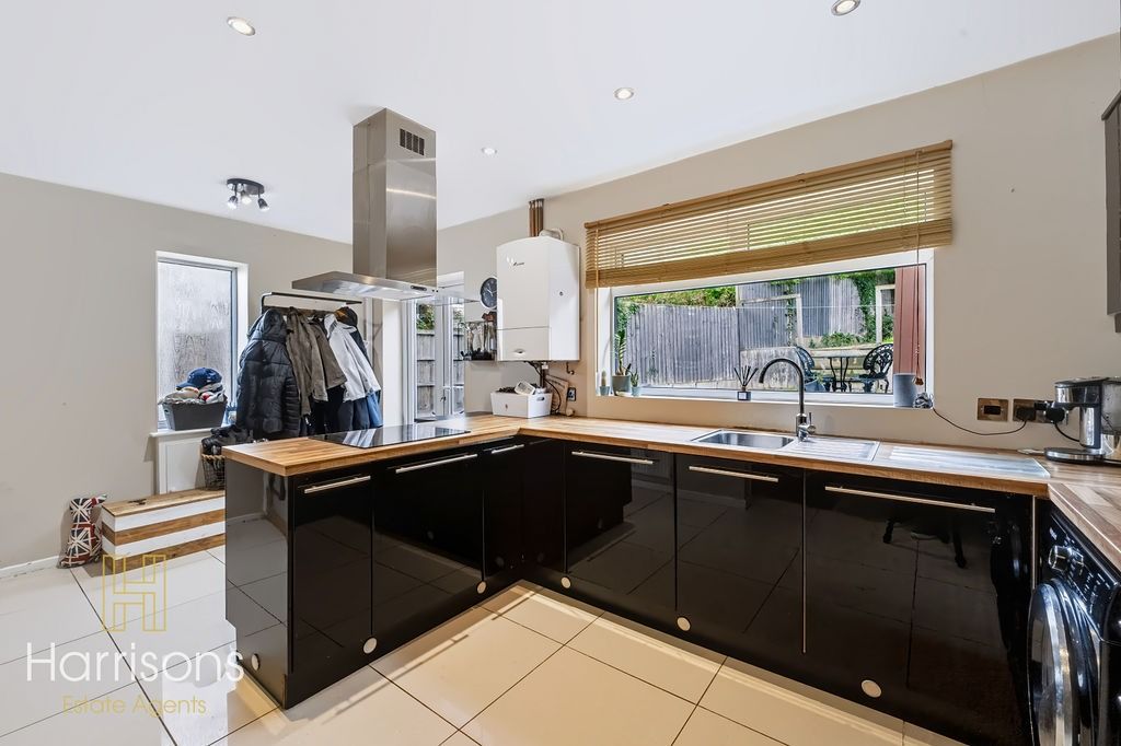 Property photo 2 of 22 5601813