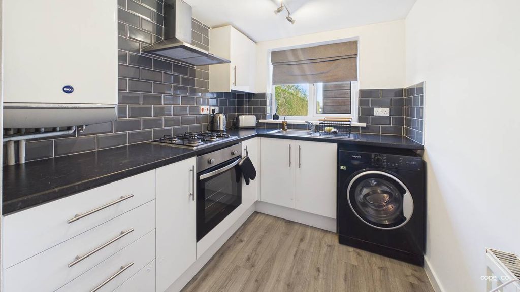 Property photo 3 of 17 4959296