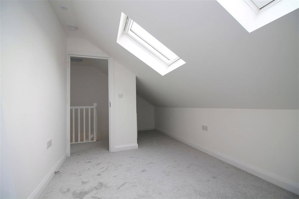 Property photo 1 of 6 Bedroom 4