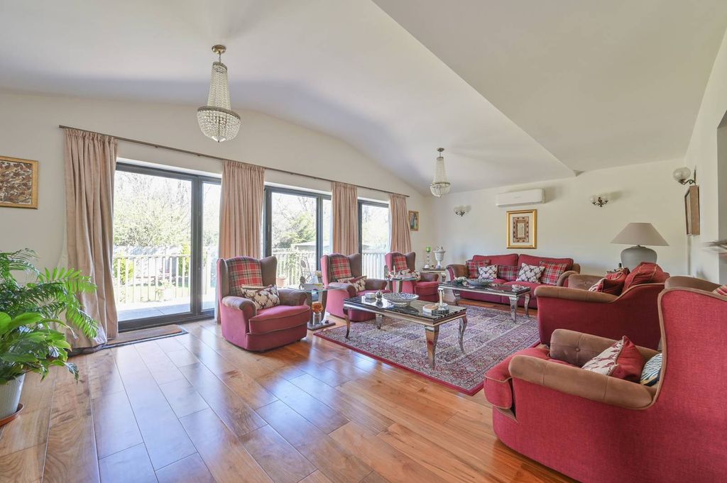 Property photo 1 of 34