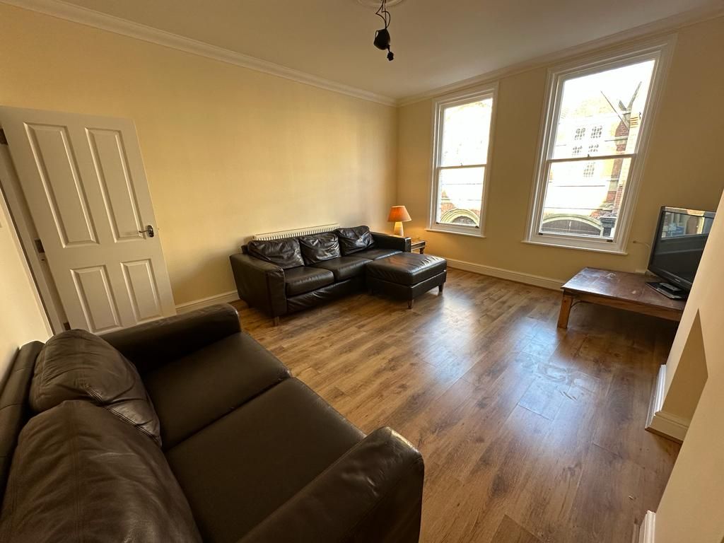Property photo 2 of 9 Lounge