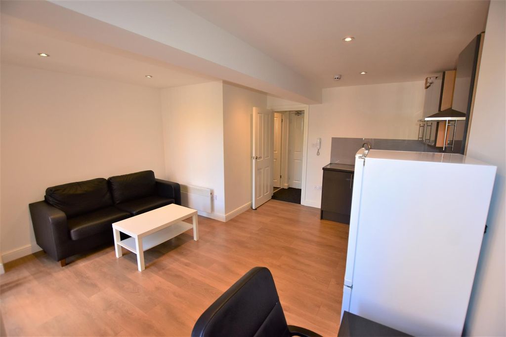 Property photo 3 of 12 Lounge/Kitchen