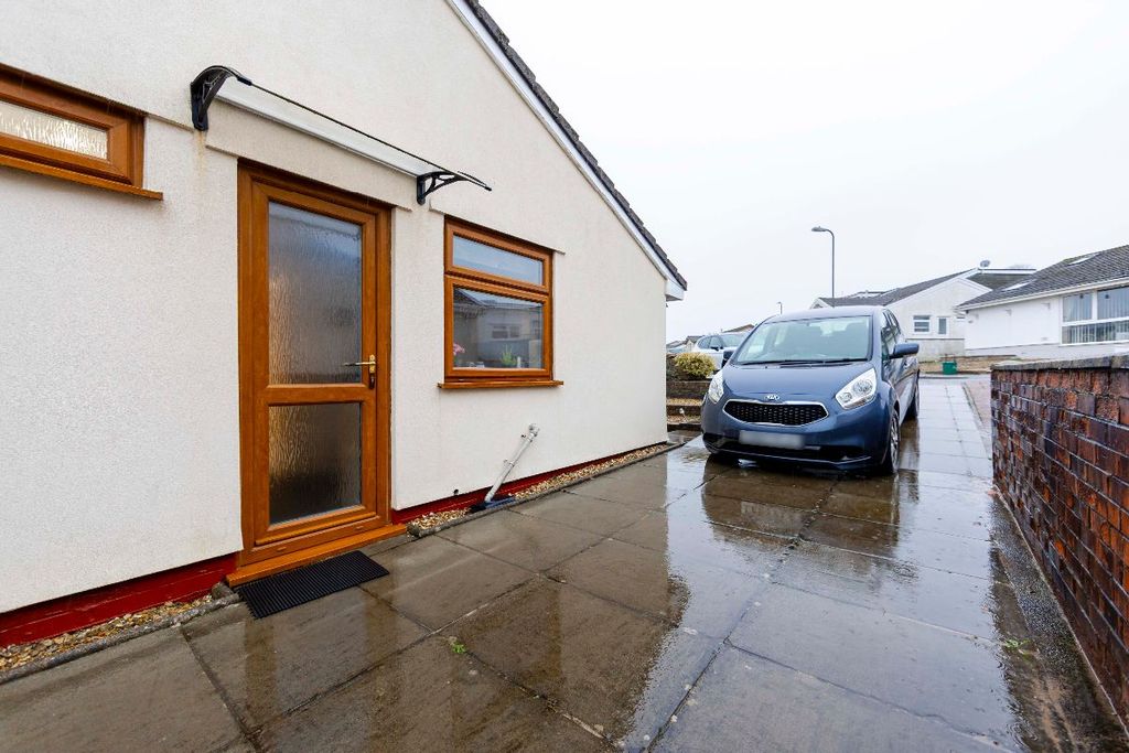 Property photo 2 of 27