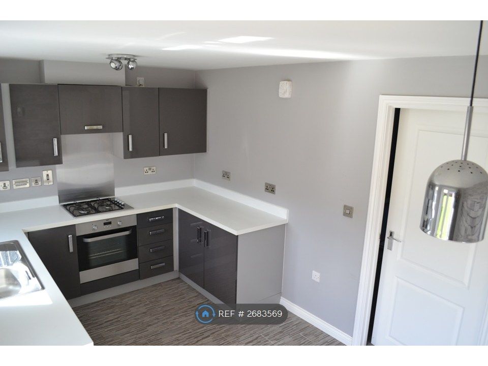 Property photo 3 of 19 Kitchen