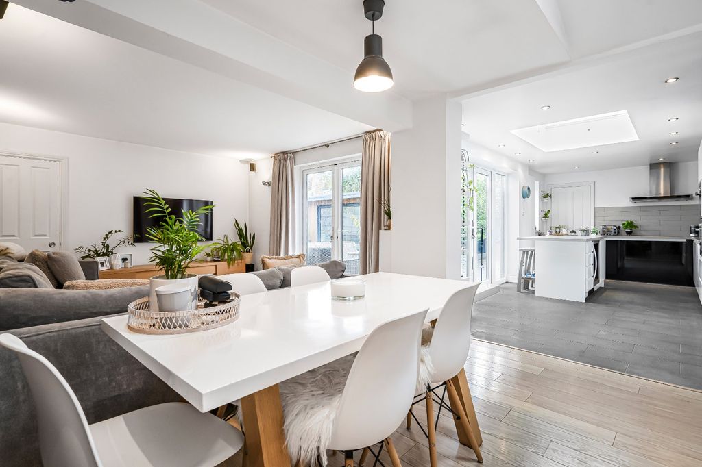 Property photo 2 of 31 Family/Dining