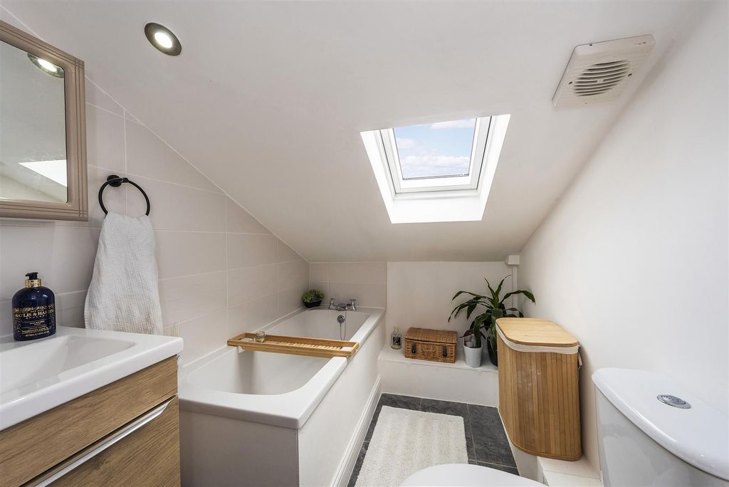 Property photo 1 of 5 9 Mercer St, Tn1 2Da 006.Jpg