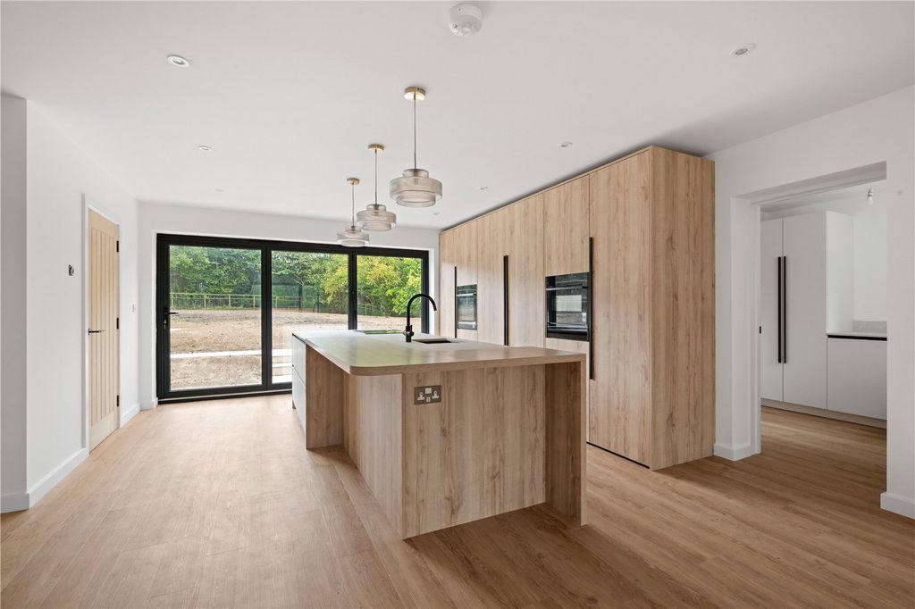 Property photo 2 of 16 Picture No. 20