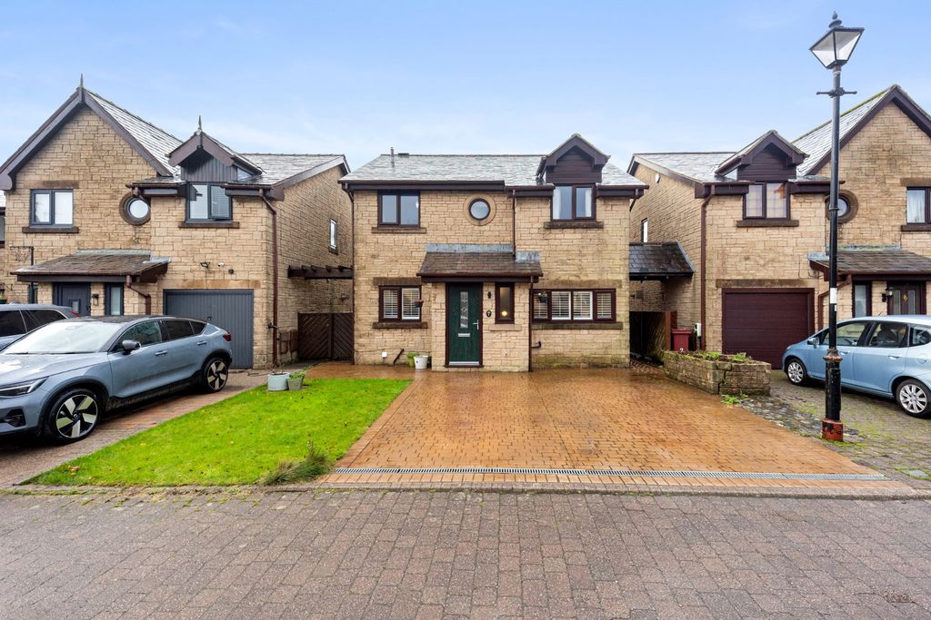 Property photo 2 of 61 Photograph 31