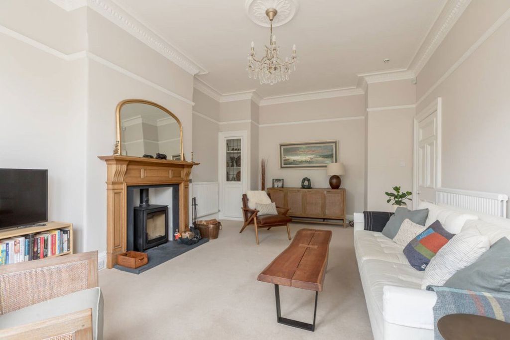 Property photo 3 of 27