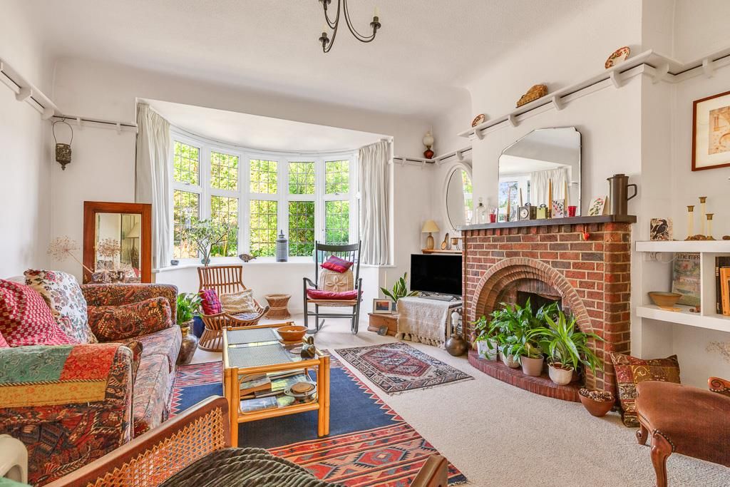 Property photo 2 of 20 4 Vernon Walk -2.Jpg