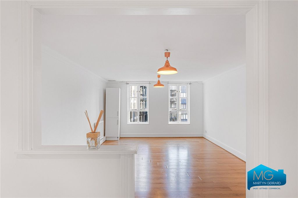 Property photo 2 of 18 Picture No. 21