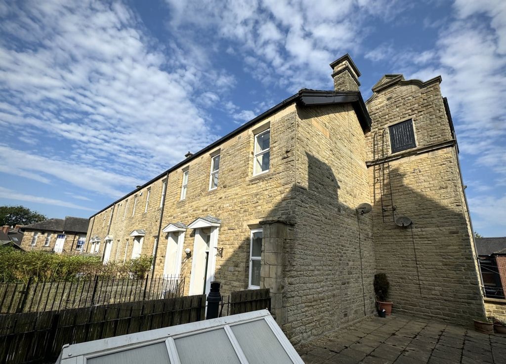 Property photo 2 of 28