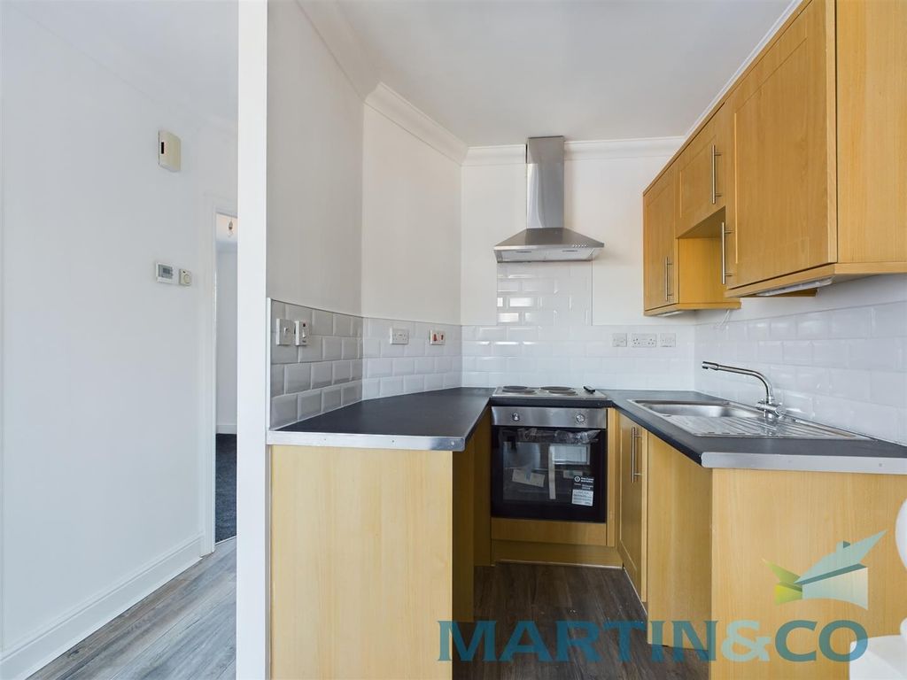 Property photo 3 of 6 Cam01654G0-Pr0171-Still010