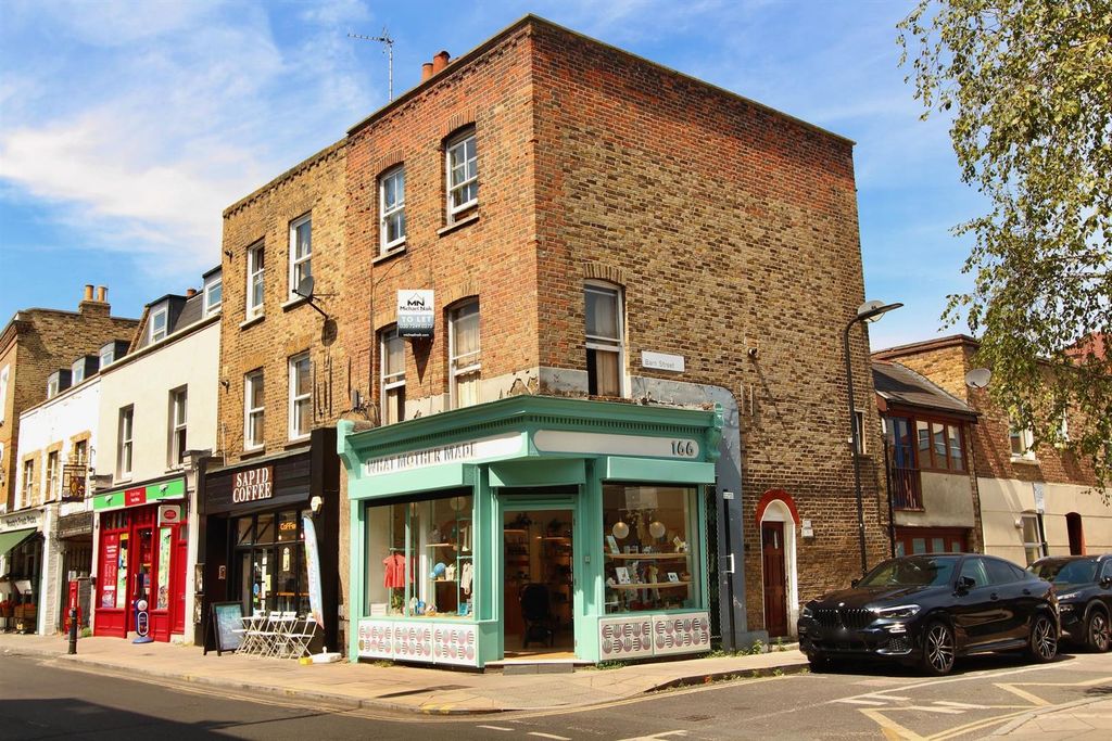 Property photo 1 of 8 Stoke Newington Church Street, N16