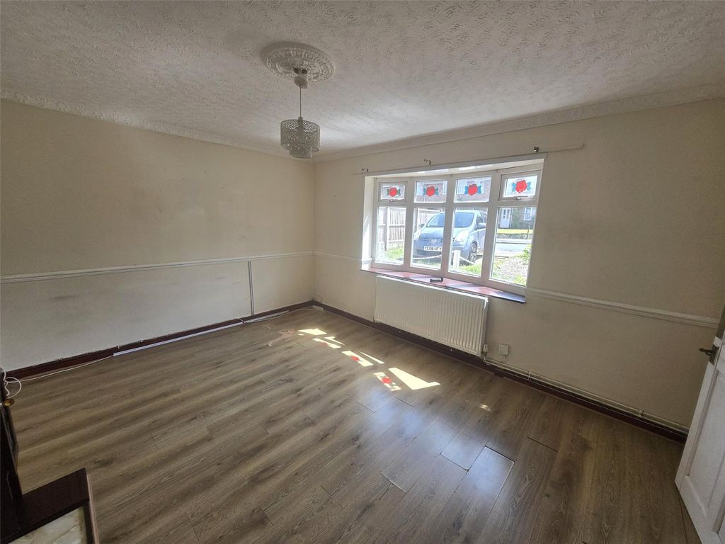 Property photo 2 of 11 Picture No. 17