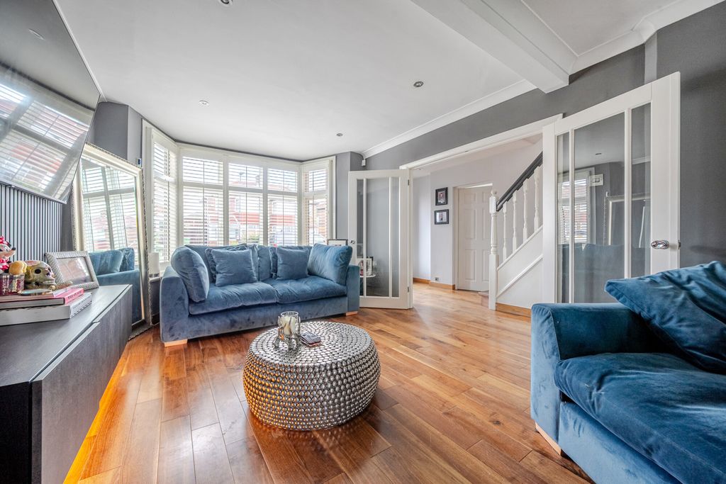 Property photo 2 of 20 1370499-13-68F76c...