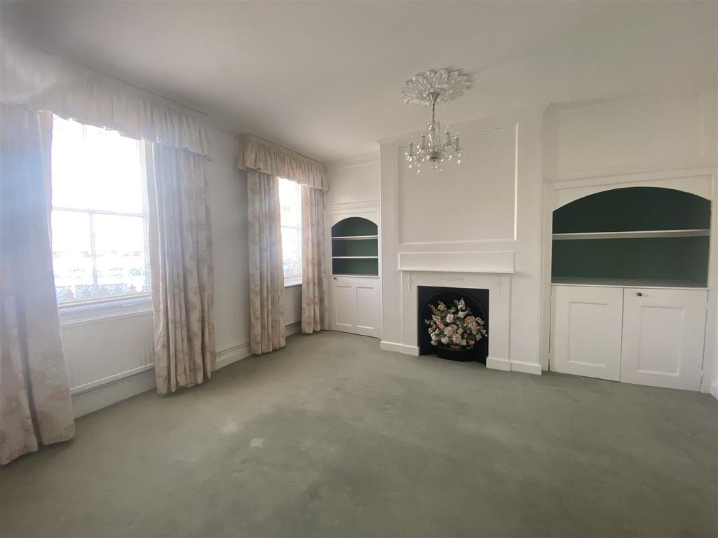 Property photo 3 of 11 Dining Room