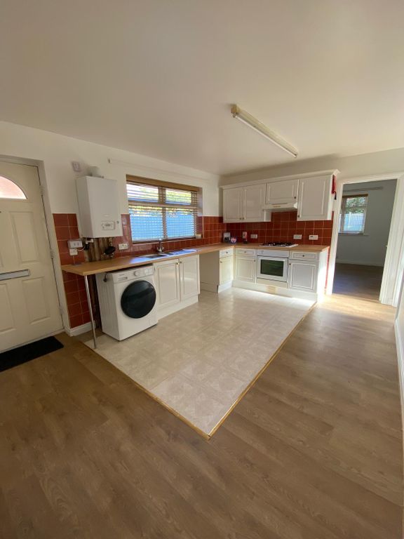 Property photo 3 of 7 Kitchen/Living