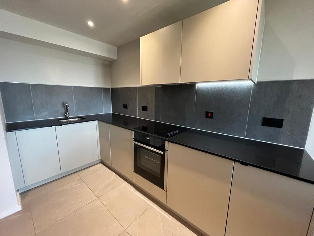 Property photo 3 of 6 Kitchen