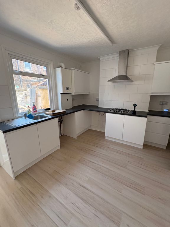 Property photo 3 of 7 Kitchen/Dining Room