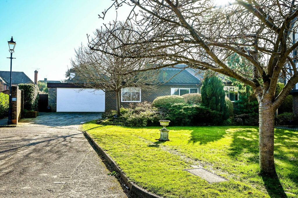 Property photo 1 of 32