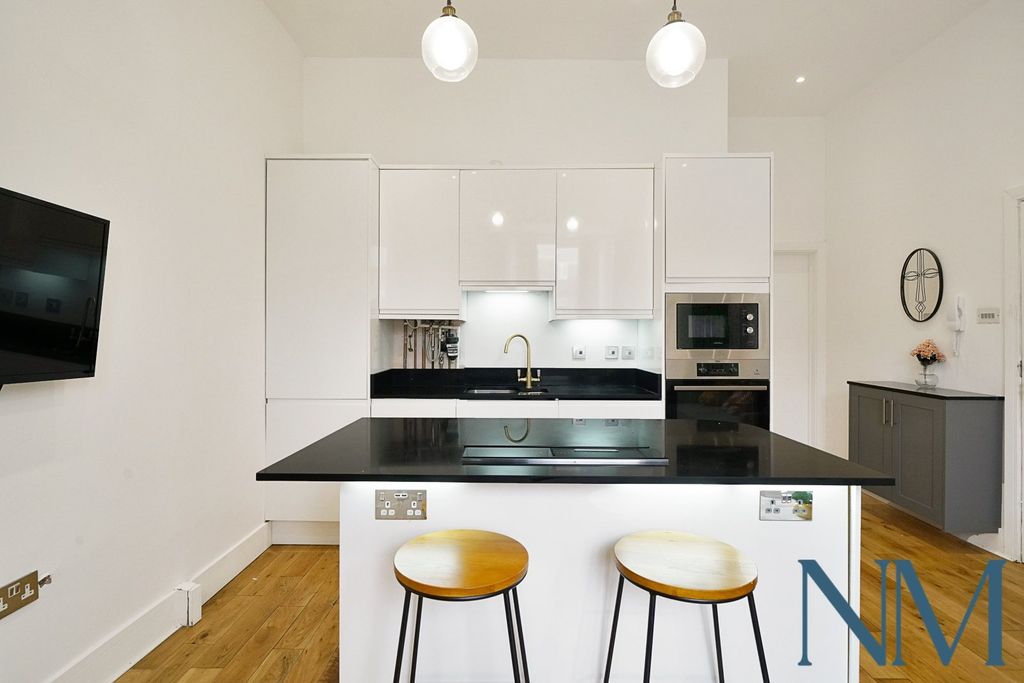Property photo 1 of 11 Chain-Free 1-Bed Apartment | Sydenham Rd, Croydon