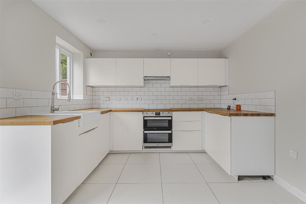 Property photo 3 of 18 16_59356.Jpg