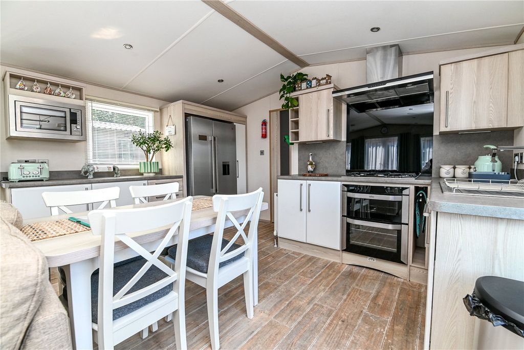 Property photo 3 of 17 Picture No. 05