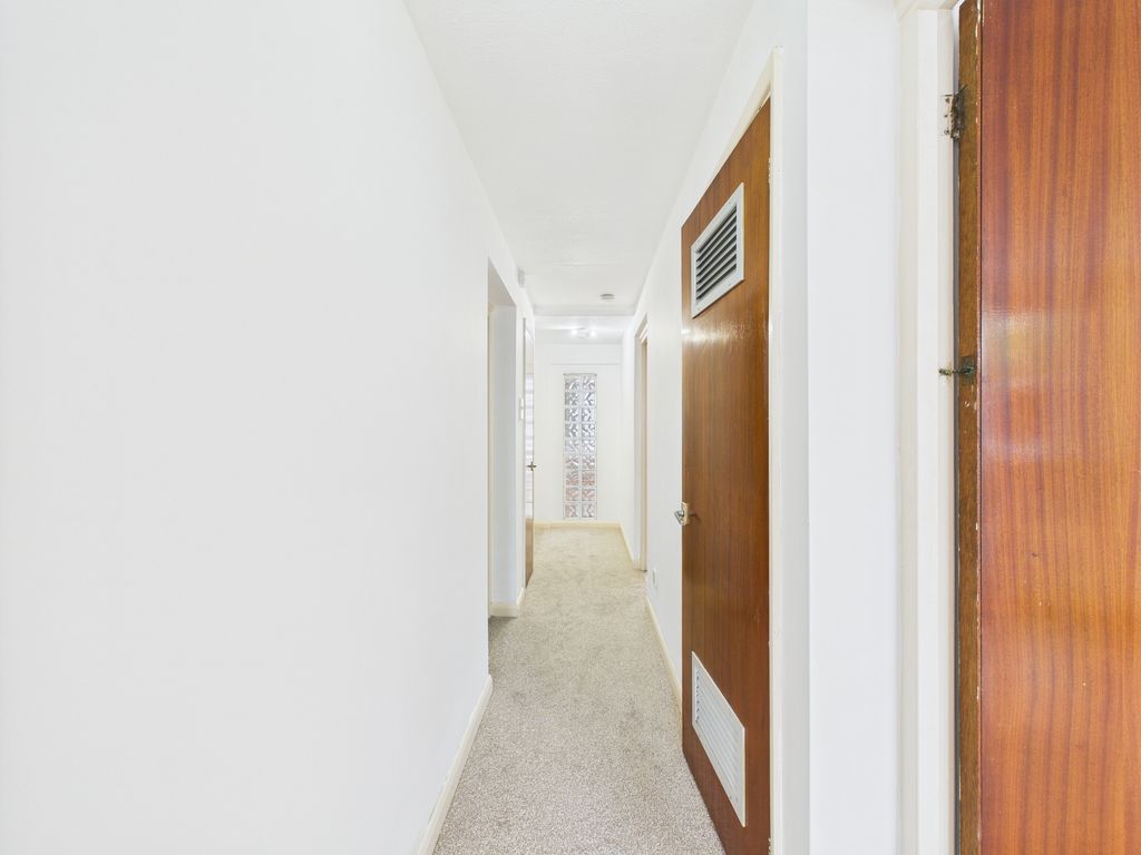 Property photo 3 of 19 Cam02089G0-Pr0549-Still015