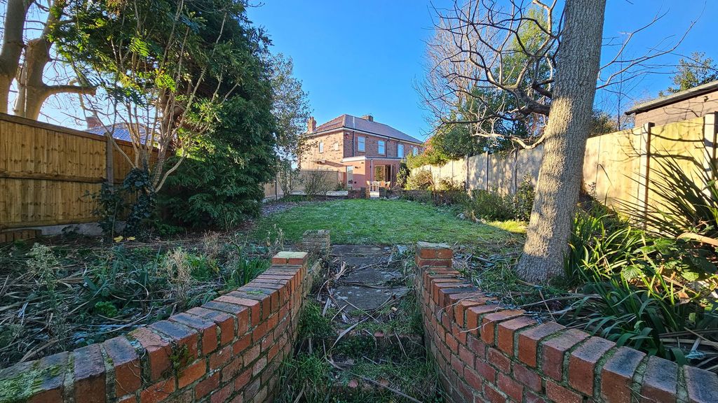 Property photo 1 of 32