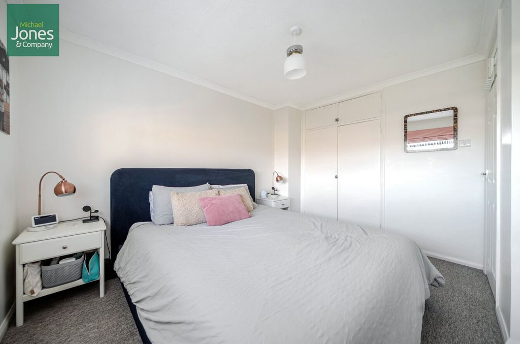 Property photo 3 of 11 Main Bedroom