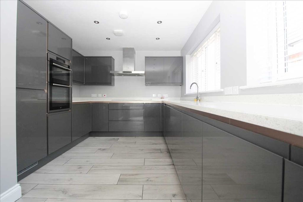 Property photo 3 of 15 Feature Photo