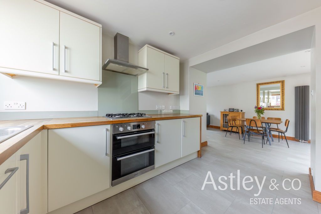 Property photo 3 of 23 Kitchen