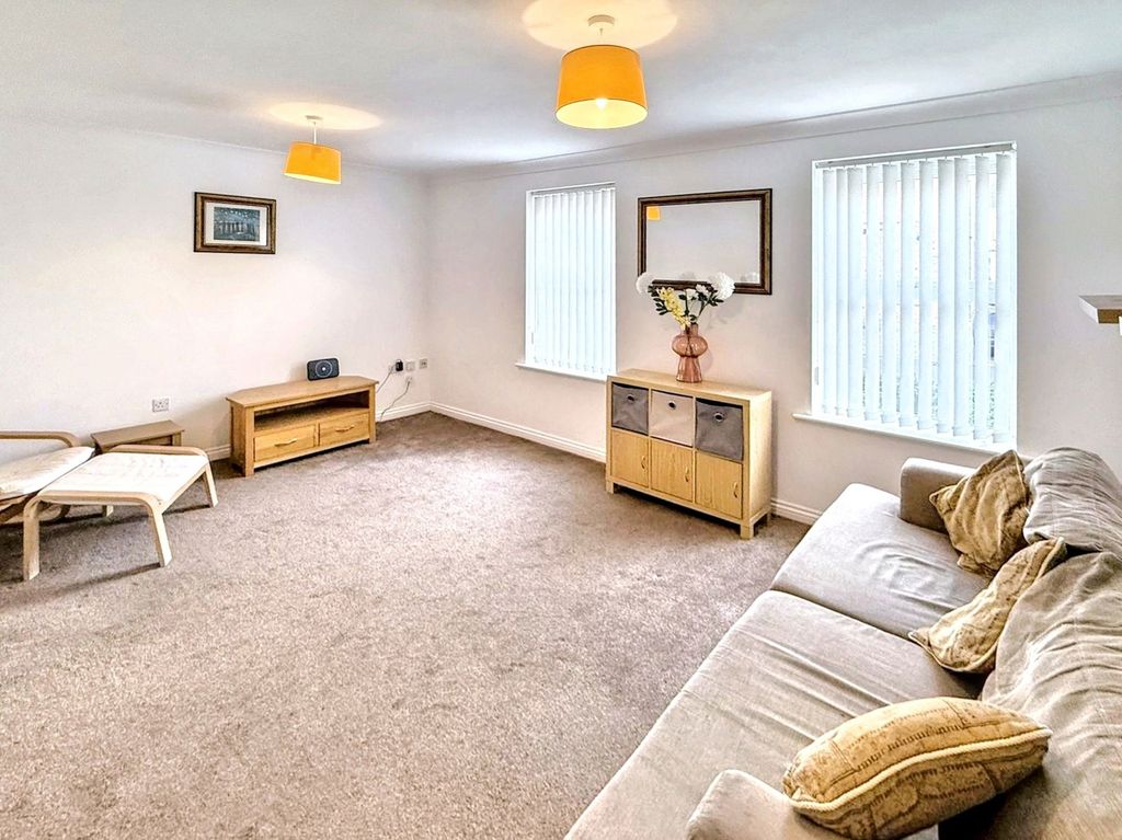Property photo 3 of 12