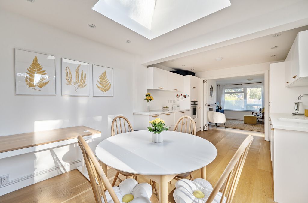 Property photo 3 of 12 1364459-18-68E784...