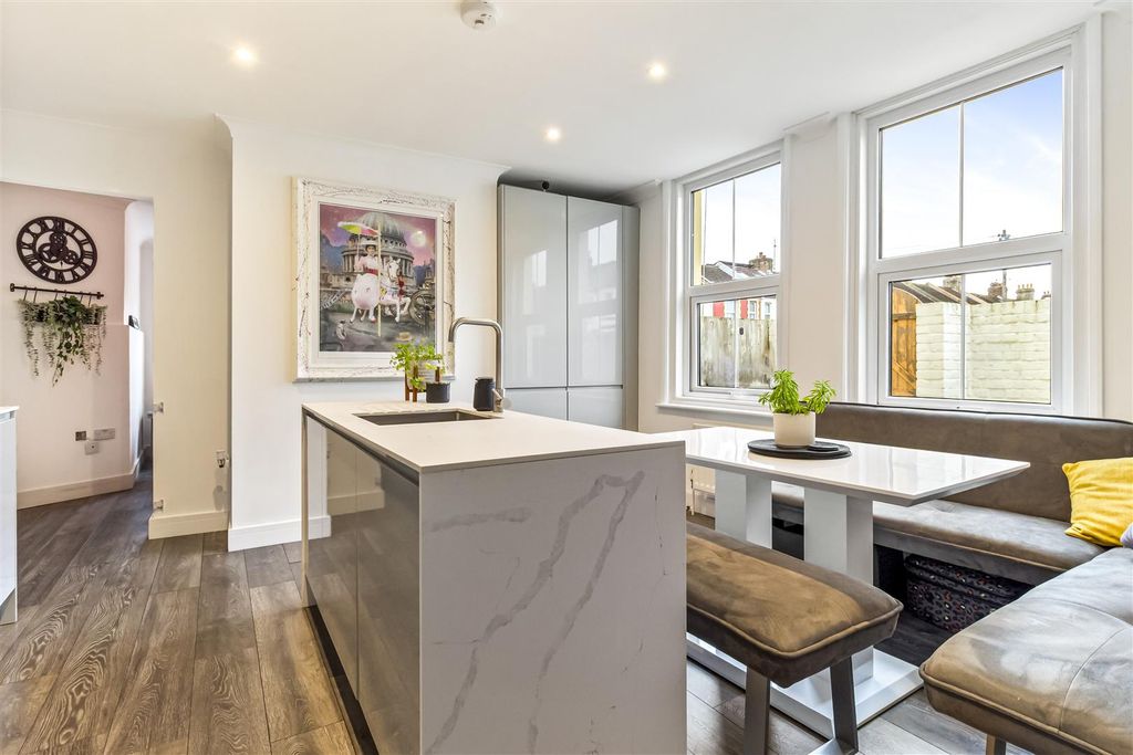 Property photo 2 of 21 148 Pavillion Road-012.Jpg