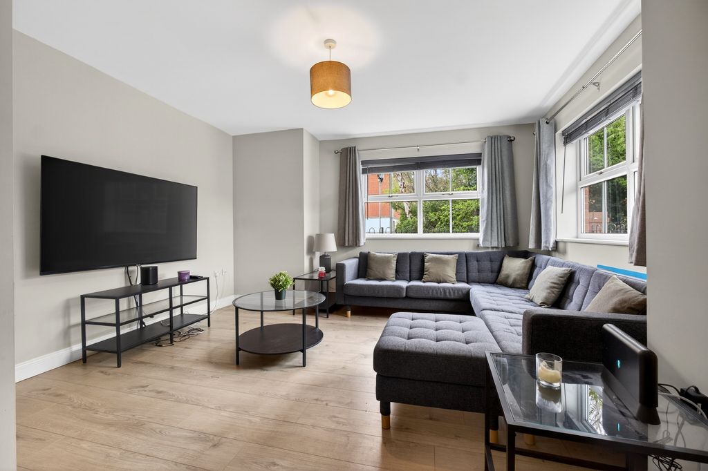 Property photo 1 of 10 Living Room