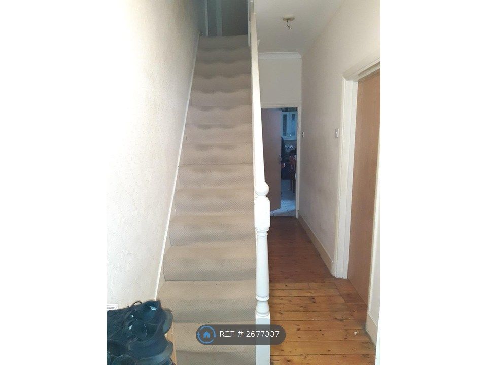 Property photo 3 of 10 Hallway