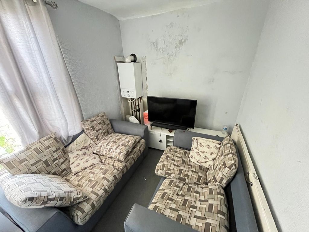 Property photo 3 of 8 Photo 1