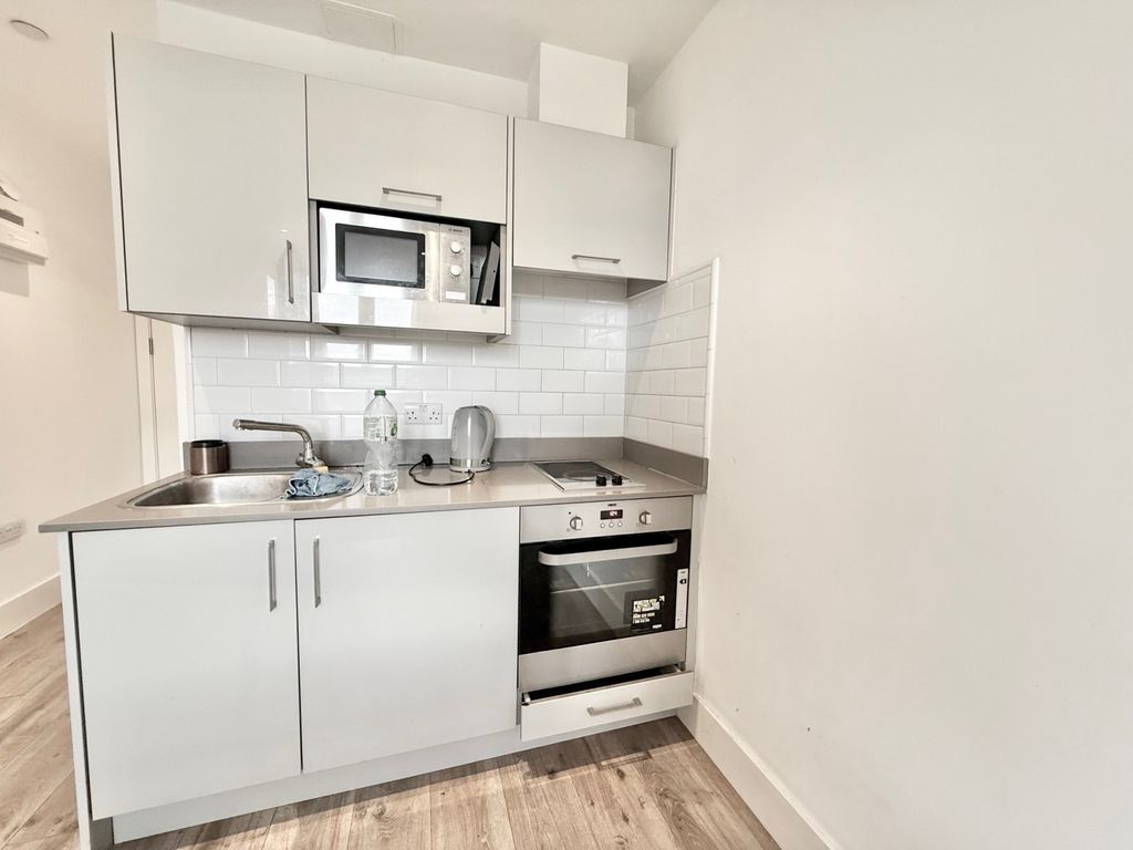 Property photo 1 of 5 Studio For Rent